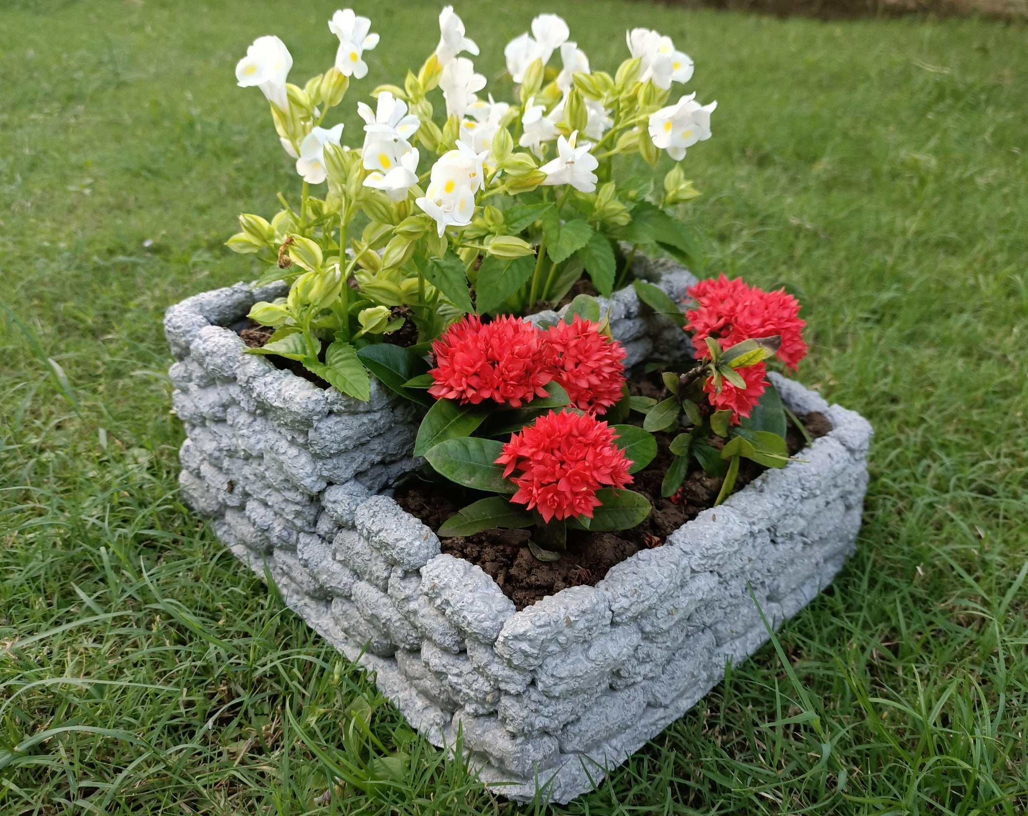 Клумбы из пенопласта